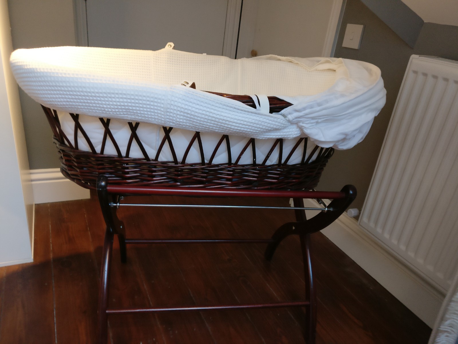 izziwotnot moses basket dressing set