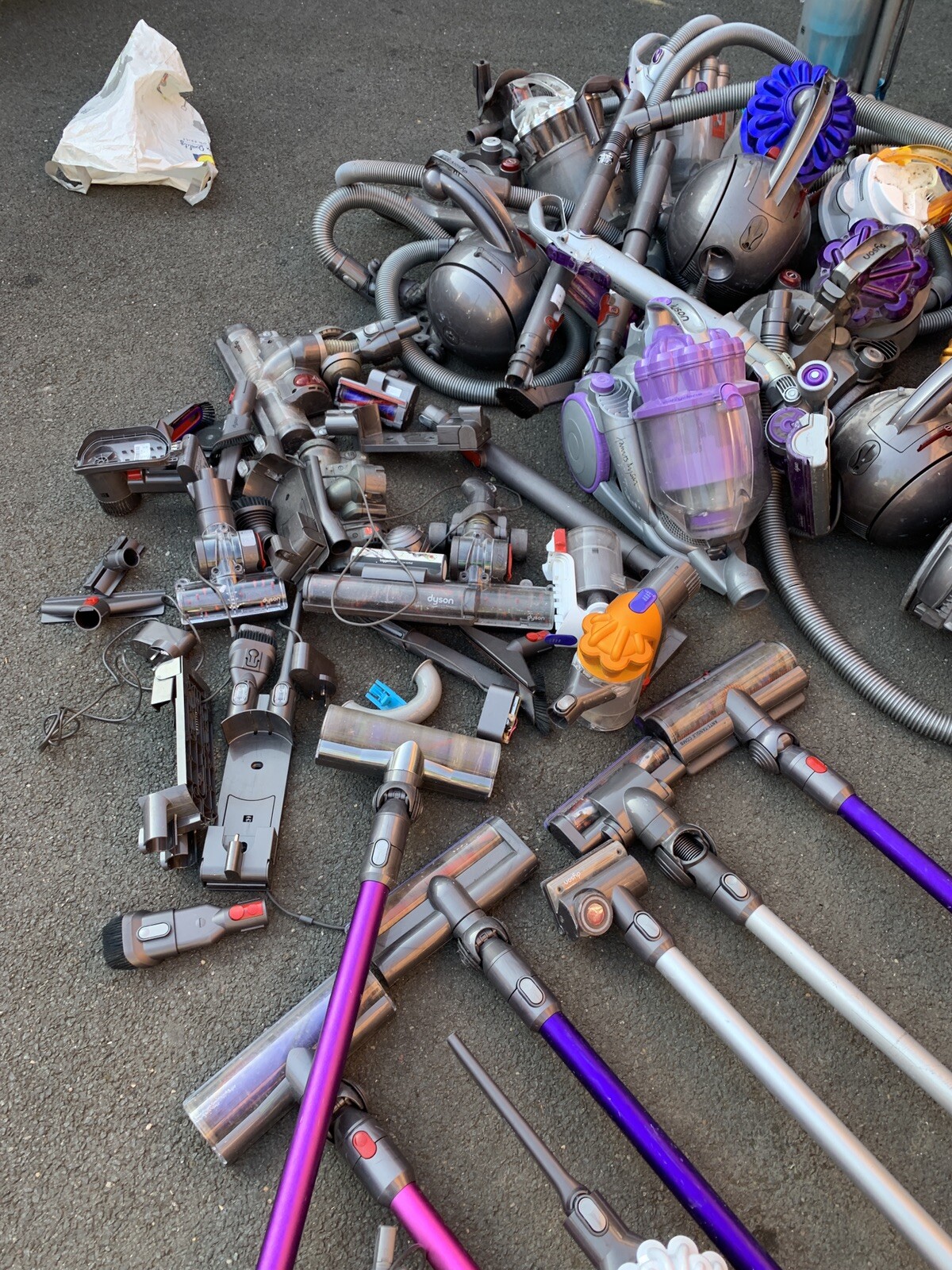 Vacuum Cleaners By Dyson Dysons Spares Or Repairs Job Lot Bundle