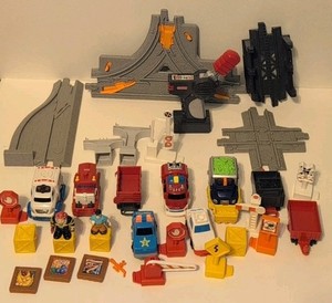 Vintage Fisher Price Mattel 2003 Geo Trax Train Station Sign Push Car Lot of 30+