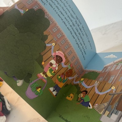 Happy Easter, Everyone! : A Lift-the-Flap Story by Hopi Morton