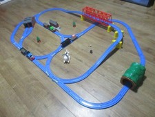 tomy trackmaster thomas the tank engine train set and battery thomas trains