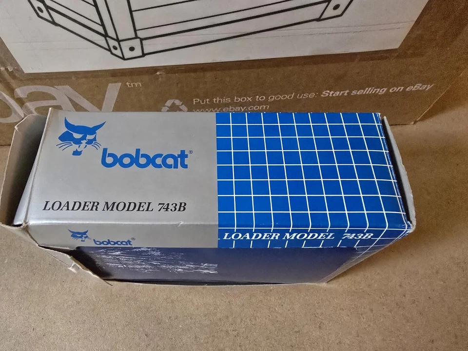 Wan Ho Melroe Co. 1:19 Bobcat Loader Model 743B Diecast Construction Equipment - Image 3 of 4