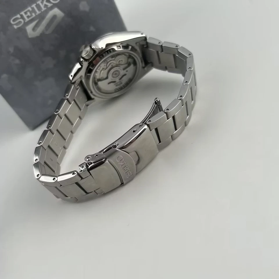 Reloj automático para hombre Seiko 5 Sports serie SKX SRPE51 esfera gris acero inoxidable Foto 4 de 4