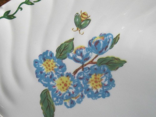 ROYAL GALLERY ELEGANT 10 1/2" WHITE SWIRL PATTERN FLORAL-BUTTERFLY DINNER PLATE - Picture 5 of 11