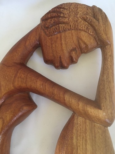 Vintage MCM African Wood Wall Plaque Hand Carved and Signed 13” Tall 6” Wide - Picture 3 of 7