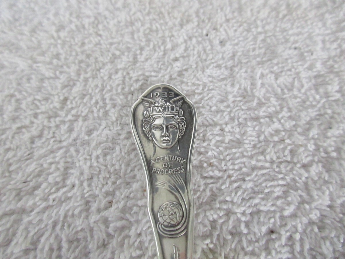 WM A Rogers 1933 Chicago Worlds Fair Souvenir Spoon ~ Hall Of