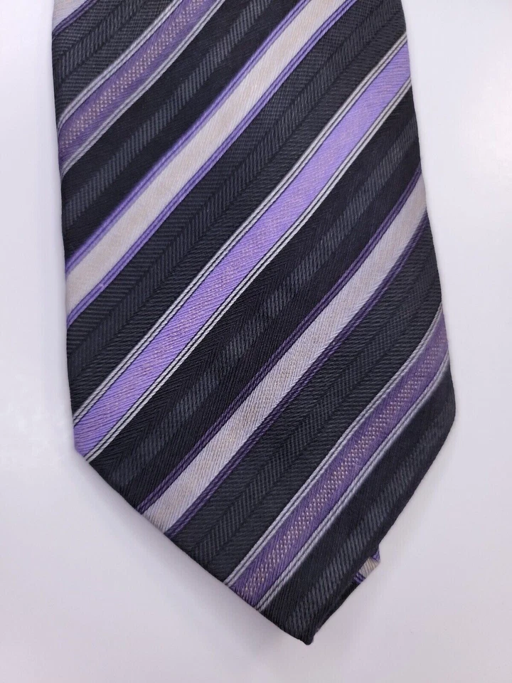 Corbata formal Alexander Julian Colores para hombre 58"Lx3,75"W negra/púrpura Foto 2 de 4