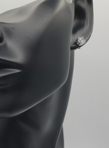 BEAUTIFUL .80ct Round Cut Cubic Zirconia & Sterling Silver Studs in Gift Box - Picture 8 of 14