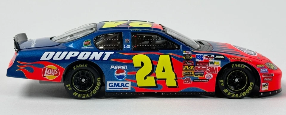 Jeff Gordon #24 DuPont Monte Carlo 1:24 Acción 2004 NASCAR Diecast Coleccionable Foto 4 de 4