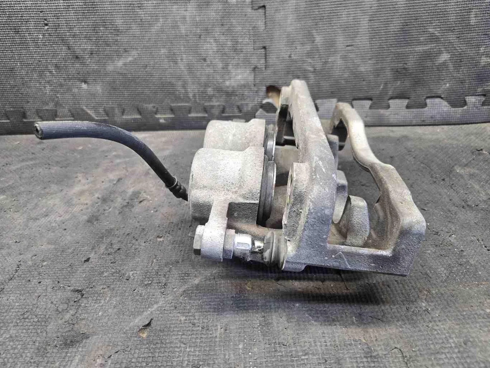 2018 GMC Yukon Front Passenger Brake Caliper 12 13 14 15 16 17 18 19 20 OEM Foto 2 de 4