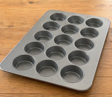Chicago Metallic 43037 Glazed 15-Cavity Mini-Cake Pan