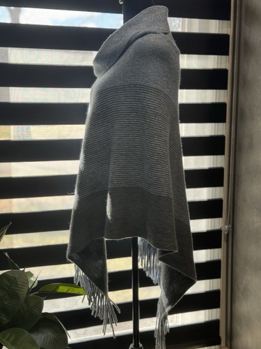 Chico’s Wasserfallausschnitt Glanz Poncho Damen Einheitsgröße blau grau Glitzer Neu mit Etikett - Bild 8 von 11