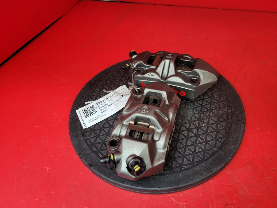 TRIUMPH SPEED TRIPLE RS 1050 BREMBO FRONT BRAKE CALIPERS PAIR 2021 1.1L PETROL - Изображение 3 из 4