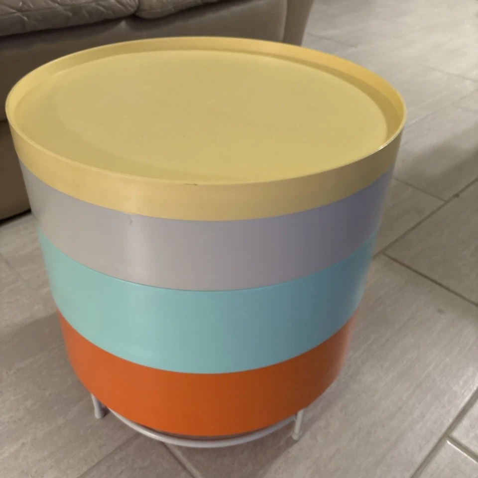 Mesa auxiliar de almacenamiento vintage Ikea PS 2014 retro redonda colorida con compartimento de plástico Foto 3 de 4