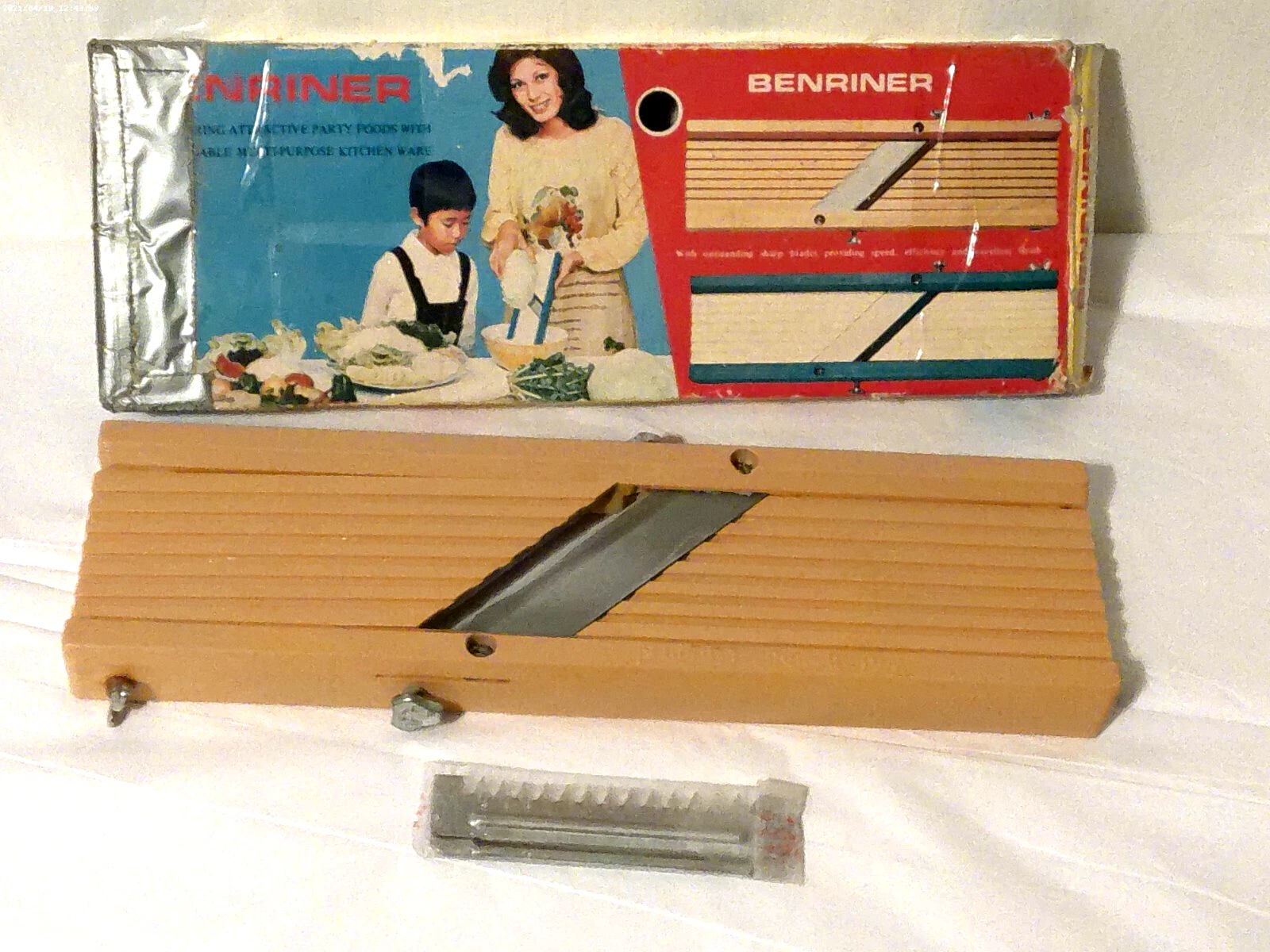 Vintage Benriner Mandolin Vegetable Slicer with 3 Saw Tooth Blades & Box #778001