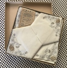 QTY 6  VTG 1930s  S  H HAND EMBROIDERED LINEN HANDKERCHIEFS  IN ORIGINAL BOX