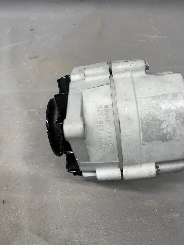 Alternador Chevy Corvette Chevelle BelAir Impala Delco Remy 1963-1964 restaurado Foto 2 de 4