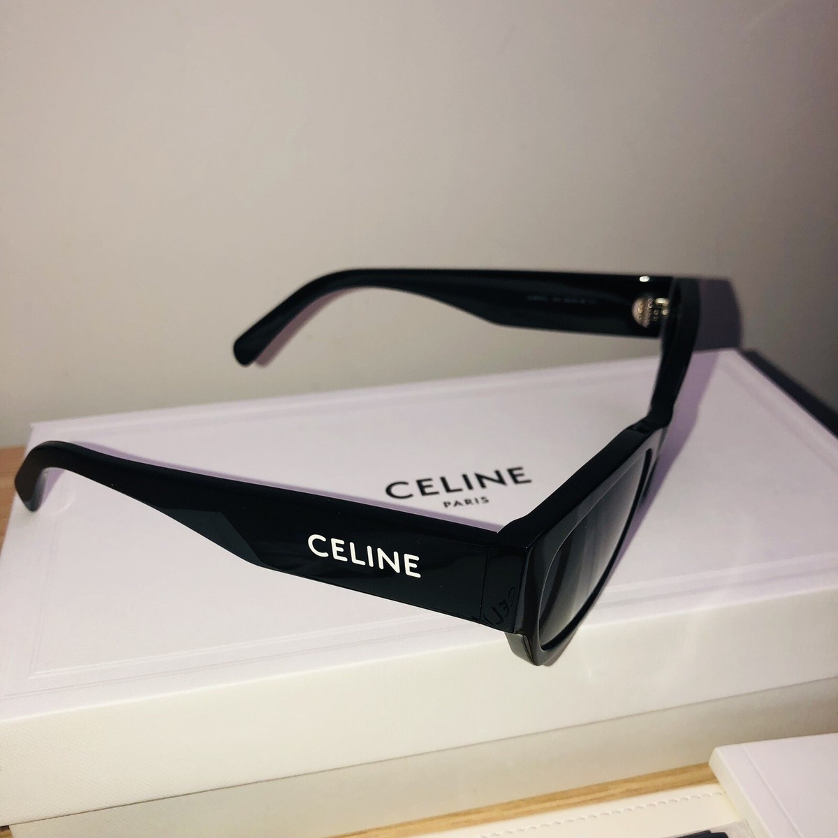 ♦︎正規品♦︎ CELINE CL40197U Celine CL40197U XL (54 - 18) with Black lenses and Black