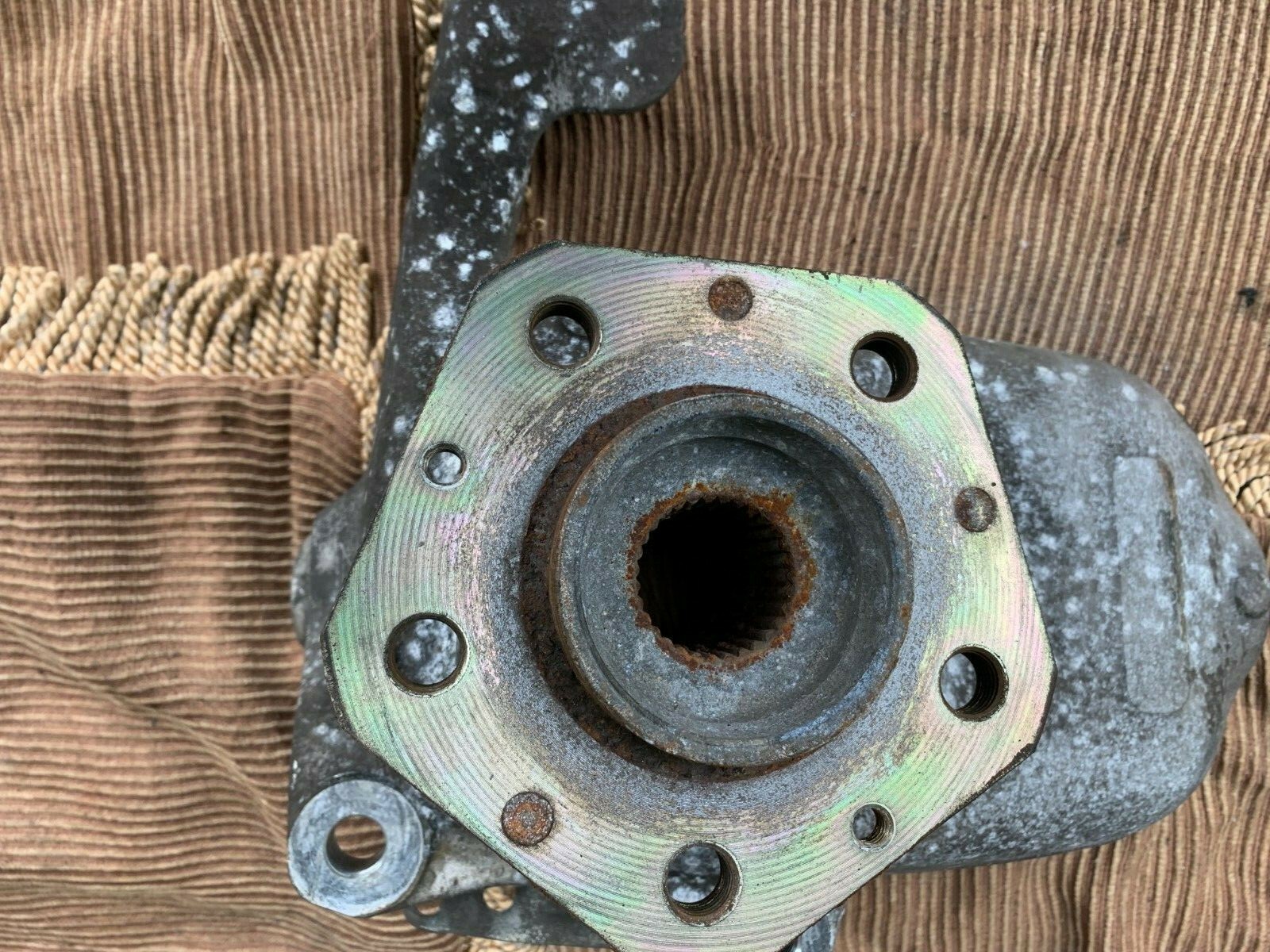 MASERATI QUATTROPORTE M139 OEM 03-07 FRONT RIGHT SIDE SPINDLE KNUCKLE HUB