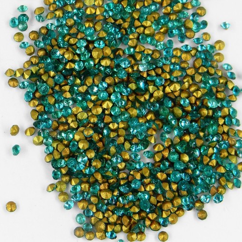 221 19 *** 70 antique rhinestones (60s) tapered bottom 1.9mm light green - Picture 1 of 2