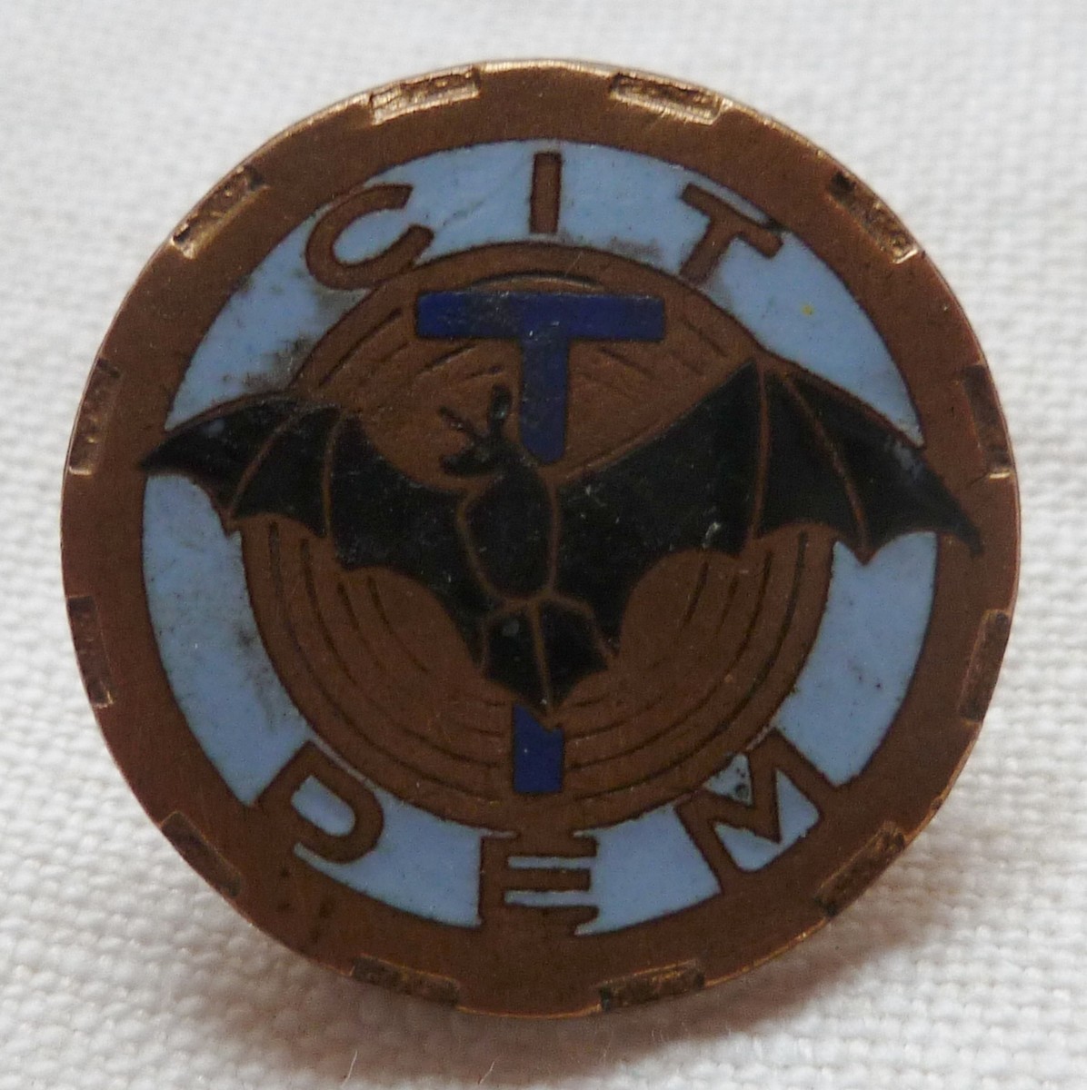 ANCIEN INSIGNE VILLE DE PARIS BLASON ARMOIRIES NOTRE DAME TOUR EIFFEL émail 3cm EUR 4,00 ANCIEN INSIGNE VILLE DE PARIS BLASON ARMOIRIES NOTRE DAME TOUR EIFFEL émail 3cm EUR 4,00