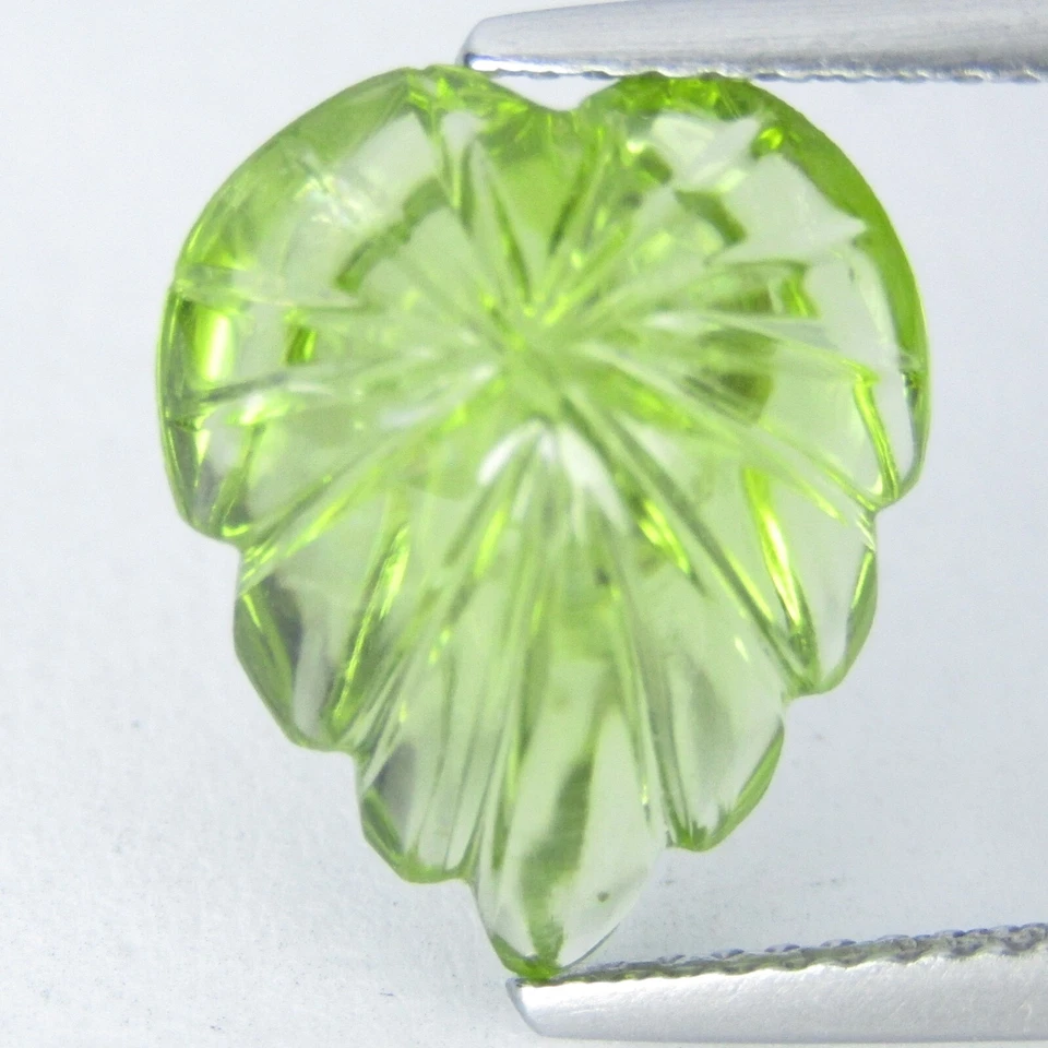 5.80Cts Genuine Natural Green Peridot 13.8x11.7x6.2 Leaf Carving Loose Gemstone - Image 2 of 4