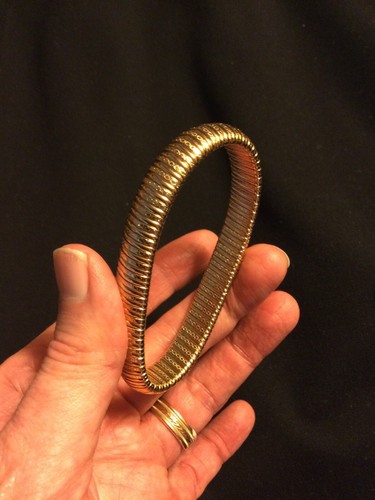 Vintage Avon Gold-Tone Stretch Bangle Bracelet Women's Classic Fashion Jewelry - Picture 4 of 8