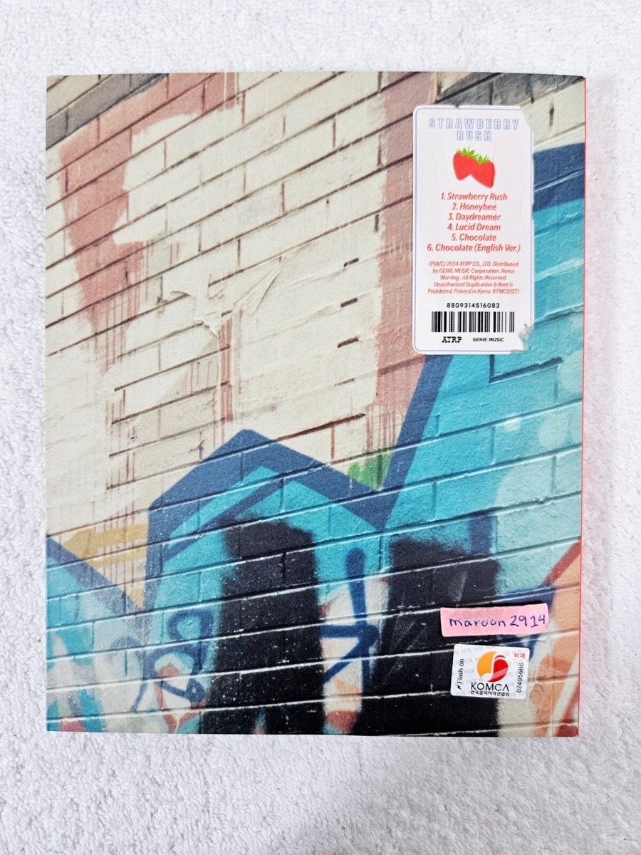チュウ サイン アルバム loona Strawberry Rush Amazon.com: LOONA CHUU Strawberry Rush 2nd Mini Album STAYG