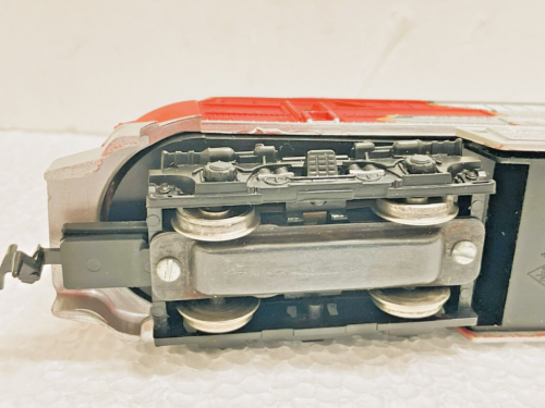 SANTA FE HO-AHM FM Tempo Diesel Locomotive #5028 - Picture 4 of 11