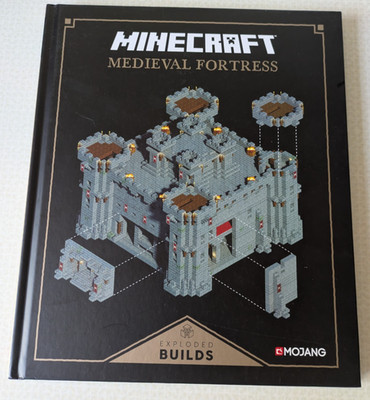 Minecraft: Exploded Builds: Medieval Fortress: An Official Minecraft Book  vg