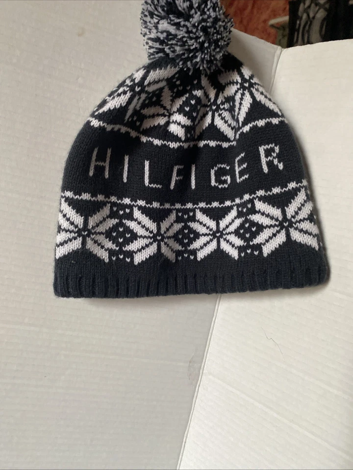 Chapéu de malha Tommy Hilfiger gorro floco de neve estampado com Pom Pom, logotipo ENVIO GRÁTIS! - Imagem 2 de 3