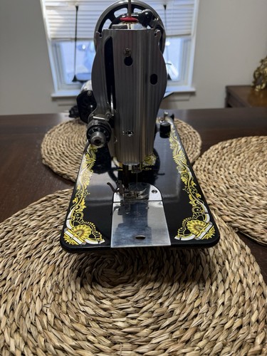 VINTAGE 1973 Singer Sphinx Treadle Sewing Machine Amazing Condition WORKS! - Picture 4 of 7