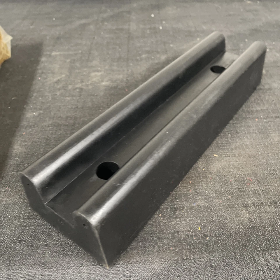 Parachoques de goma Imperial 48340 12" x 3-3/8" x 2-1/8" Foto 4 de 4