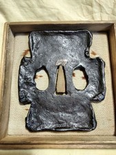 Large iron tsuba, tsuba, ``changed quince'', Muromachi period to Edo period,