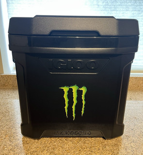 Igloo Maxcold Ice Chest Rolling Wheeled Cooler 2 Wheel Black/Green Monster