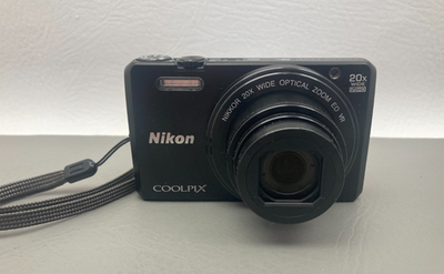 Nikon COOLPIX S7000 Digital Camera 16.0 MP 20x Optical Zoom with