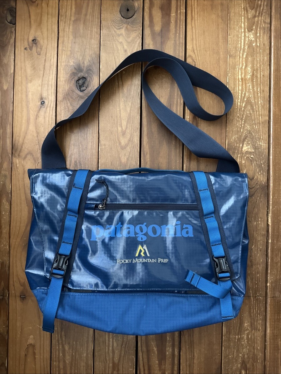 バッグ Patagonia Mini Messenger Bag The Ins and Outs of the Patagonia Mini Messenger - YouTube