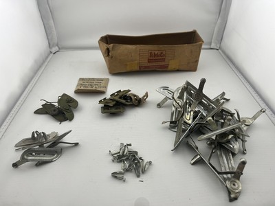 Auveco NOS Fender Door Body Side Belt Moulding Clips – 6 Pcs – Fits Ford 2 Moulding – Vintage Part