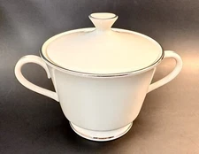Lenox MAYWOOD Cosmopolitan Sugar Bowl W/Lid Ivory W/Platinum Trim Fine China