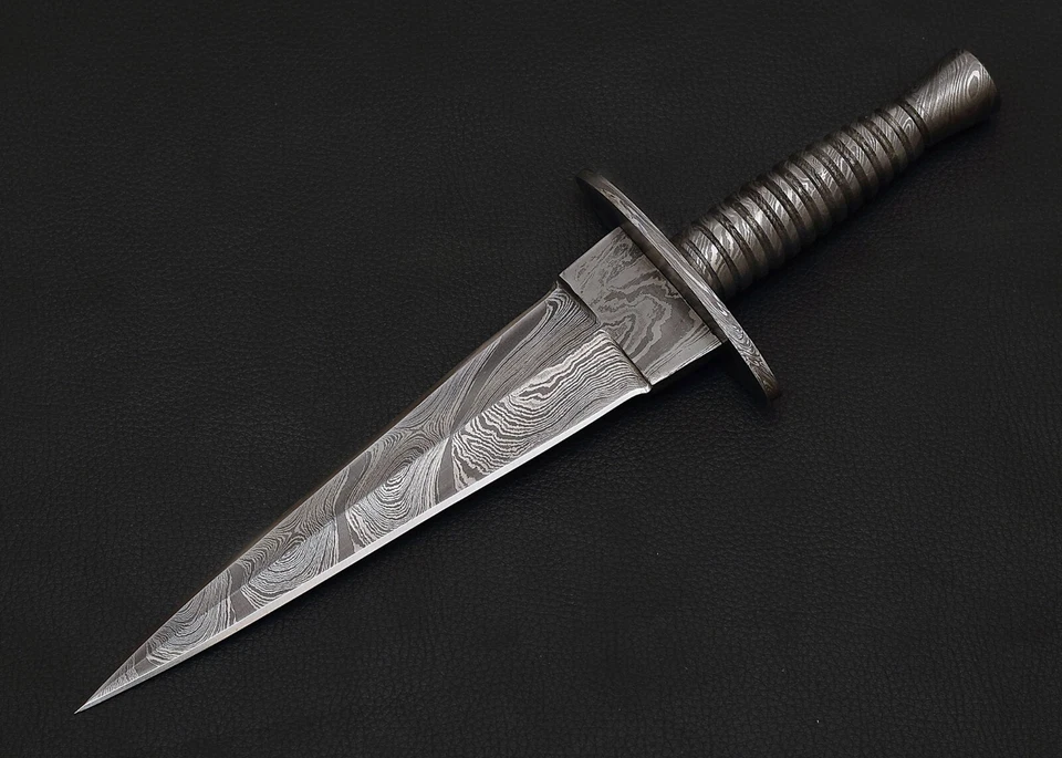 CUCHILLO RASTREADOR DE CAZA COMANDO ACERO DAMASCO HECHO A MANO PERSONALIZADO CON CUERO Foto 3 de 4