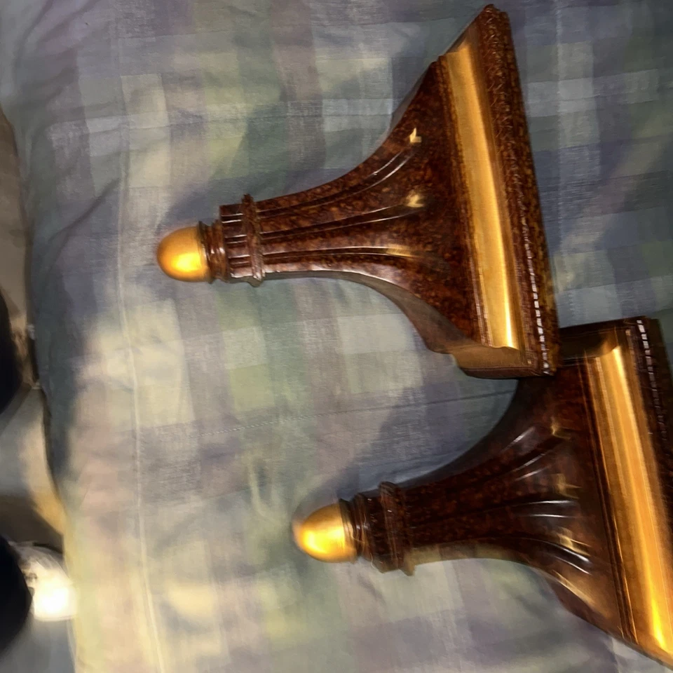 Aplique de pared estantes con ranuras para artículos de exhibición. Foto 3 de 4