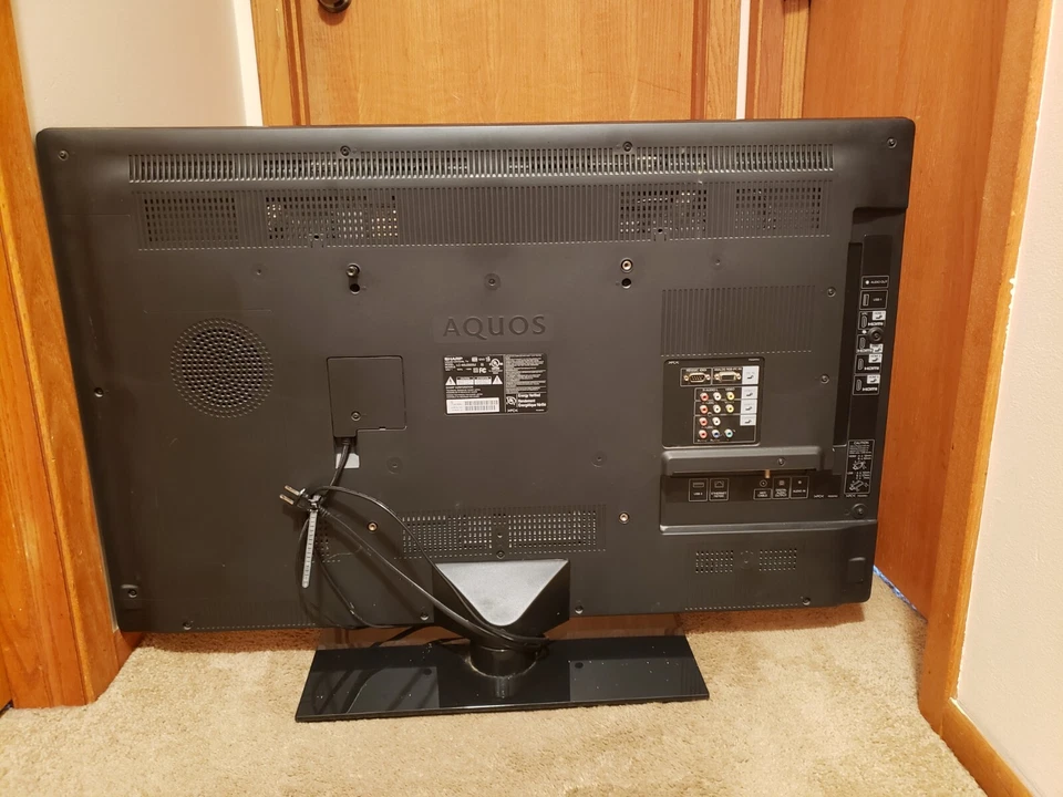 tv aquos sharp quattron lc-40le830u Foto 2 de 4