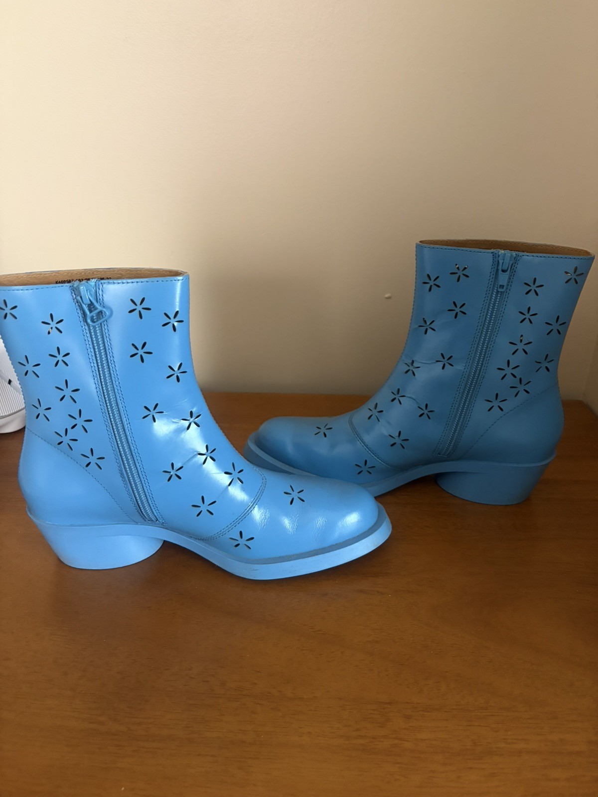 Botines Camper de cuero azul flor para mujer talla 7,5