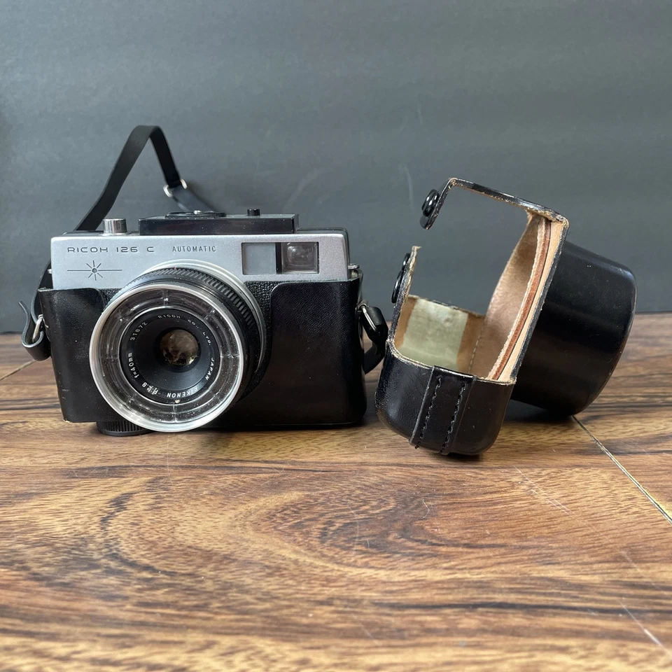 Cartucho automático cámara Ricoh 126C vintage 40 mm f/2,8 lente con estuche sin probar Foto 2 de 4
