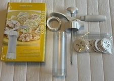 NEW Nordic Ware Holiday Cookie Press No Squeeze Operation 12 Cookie Discs