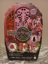 Monster High Skulltimate Secrets Garden Mysteries Draculaura Doll. NIB