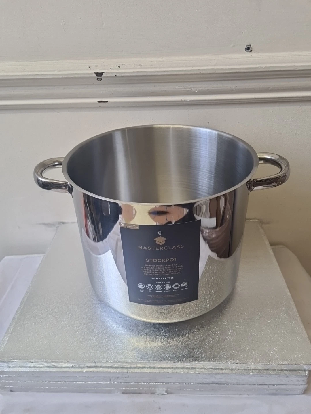 MasterClass Induction-Ready Mirror-polished Stainless Steel 8.5 Litre Stockpot.