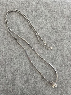 Kette silberfarben 50 cm lang mit einer kleinen Quaste