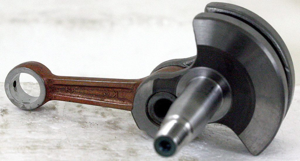 Kioritz Corp / Echo OEM Single Cylinder Crankshaft Assembly 100100