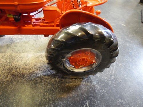 1/16 Allis Chalmers WD-45 Tractor With Wide Front, Precision Series #3 - Picture 5 of 10